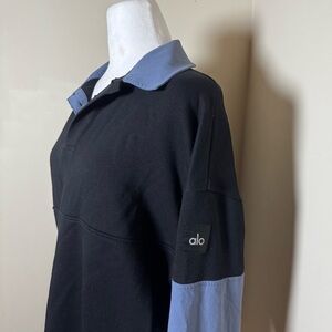 Alo Yoga Rugby Sweatshirt in Black/Bluestone